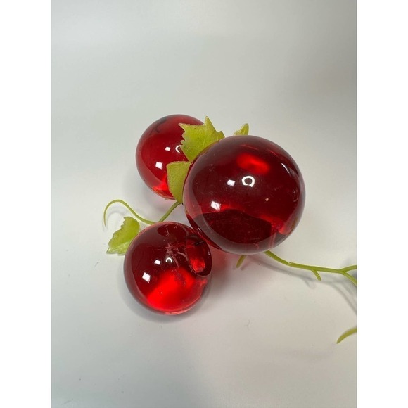 SMALL bunch of red vintage lucite grapes - Picture 7 of 7